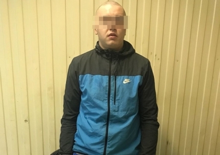 В Волгограде наркоман с осколком стекла напал на молодого человека