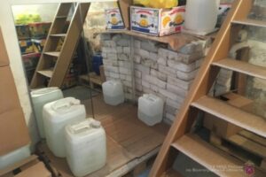 Волгоградец в гараже устроил цех по производству «паленки»