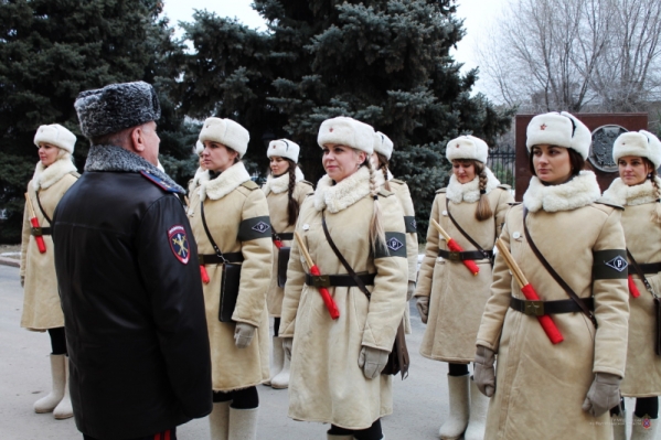 Девушки-регулировщицы проследят за безопасностью в Волгограде 2 февраля