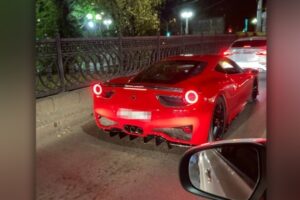 Волгоградцы увидели на улицах красный Ferrari