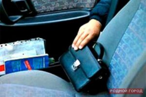 800 тысяч рублей украли из машины менеджера в Волгограде