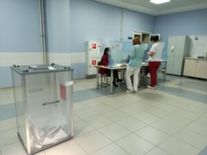 В Волгограде молодые мамы и врачи голосуют в перинатальном центре