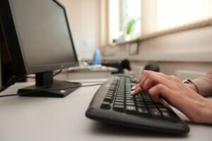 В Волгограде мать двоих детей выкладывает в интернете свои интим-фото