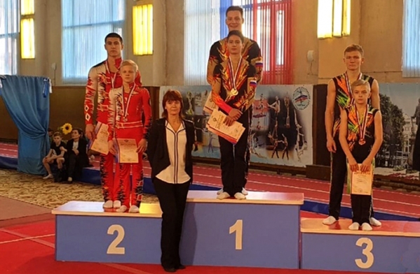 Волгоградские акробаты стали вторыми в Воронеже