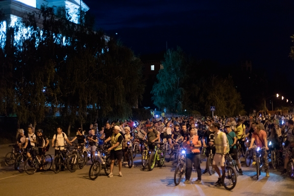 Волгоградские велосипедисты поучаствовали в ночном флешмобе
