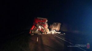 Один человек погиб в аварии с грузовиком под Волгоградом