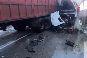 Один человек погиб и шесть пострадали в ДТП с КамАЗом под Волгоградом