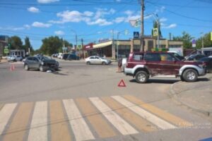 В ДТП в центре Волгограда пострадала мать с двумя детьми