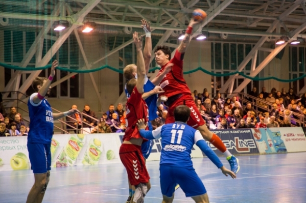 Волгоградский «Каустик» одержал волевую победу над уфимскими гандболистами