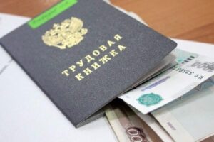 Глава госучреждения за фиктивную работу дочери получила 600 тысяч рублей