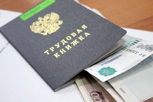 Глава госучреждения за фиктивную работу дочери получила 600 тысяч рублей