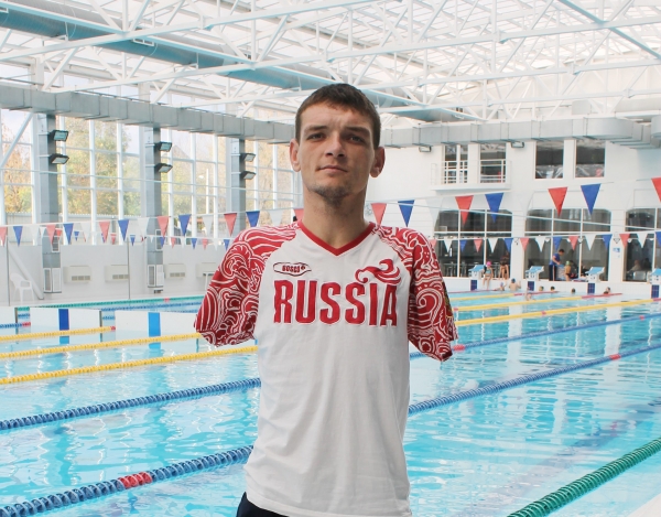 Пловец, потерявший обе руки, стал мастером спорта