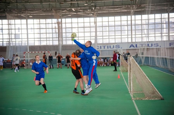 Волгоградские силовики сняли стресс на футбольном поле