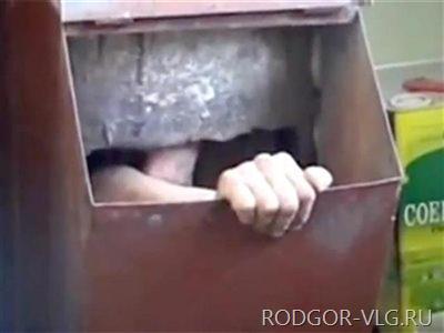 В мусоропроводе многоэтажного дома застрял волгоградец