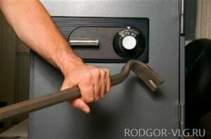 Под Волгоградом на станции техосмотра взломали 3 сейфа с 53 тысячами рублей