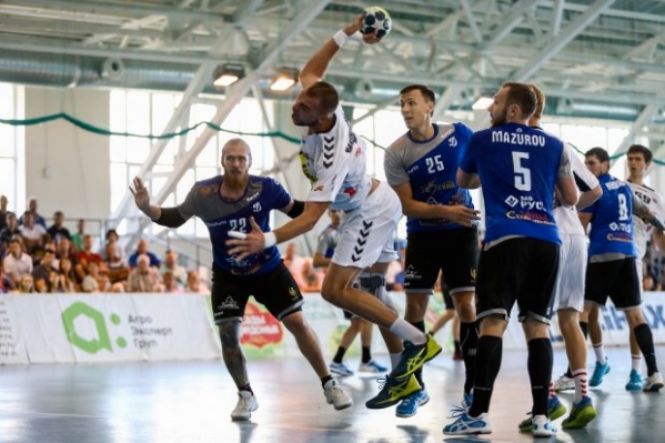 Волгоградский «Каустик» уступил лидеру Суперлиги