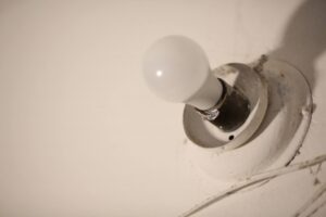 В Краснооктябрьском районе Волгограда отключили электричество до 17.00