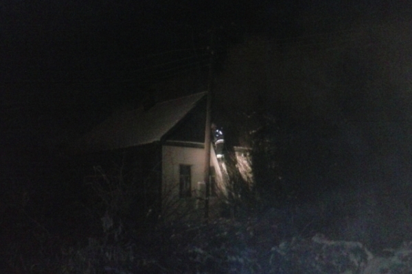 В Волгограде случайный прохожий вынес пенсионерку из пожара