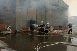 Пожар на складе мебельной фабрики потушен в Волгограде