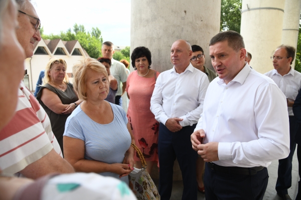 Андрей Бочаров провел выездное совещание в Тракторозаводском районе