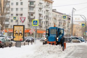 Из-за плохой погоды на волгоградские дороги вышла дополнительная техника