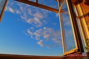 70-летний волгоградец выжил после падения из окна 7 этажа