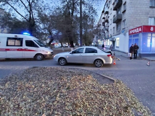 В Волгограде 72-летнего велосипедиста сбили на тротуаре