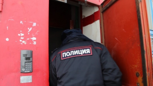 Житель Новоаннинского района кинулся с топором на участкового