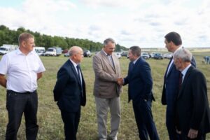 Губернатор провел встречу с аграриями Новоаннинского района