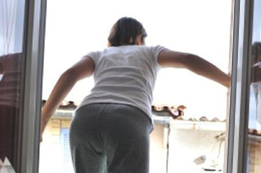 В Волгограде пенсионерка выбросилась из окна