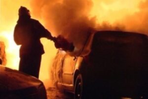 В Волгограде неизвестные ночью подожгли 3 дорогие иномарки