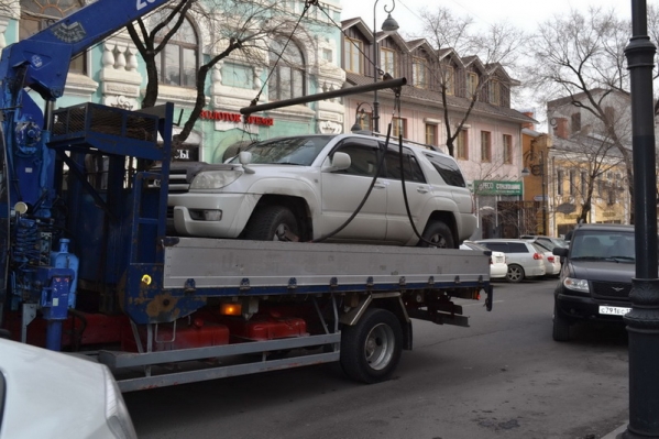 Эвакуатор от компании «КарТакси» поможет в трудную минуту