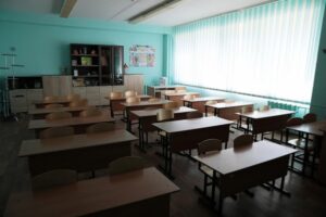 Кадеты в Урюпинской школе были вынуждены рисковать жизнью и учиться в грязи