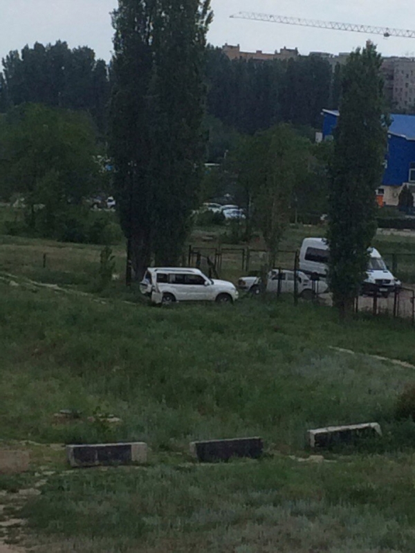 В Волгограде внедорожник протаранил газовую трубу: жильцов дома рядом с местом ЧП эвакуируют