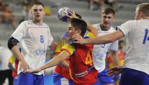 Российские гандболисты потерпели разгромное поражение от испанцев