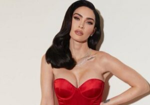 Меган Фокс со сломанным запястьем посетила музыкальную премию