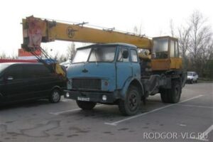 На остановке «Нефтяник» Волгограда горел автокран