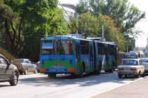 На севере Волгограда двое пострадали в ДТП Ford и троллейбуса