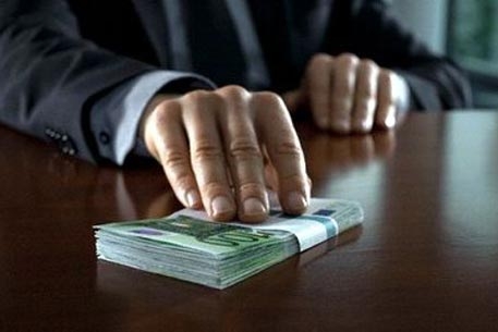 Сотрудник Камышинского техуправления самоходных машин подозревается в получении взятки