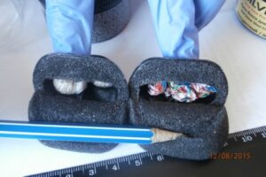 Под Волгоградом наркотики в колонию хотели передать в обувных губках