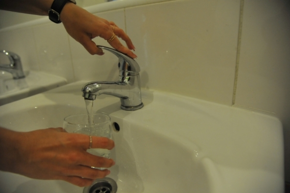 В Дзержинском районе 530 человек  останутся без холодной воды