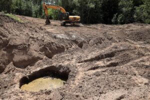 Порыв нефтепровода устраняют в Волгоградской области