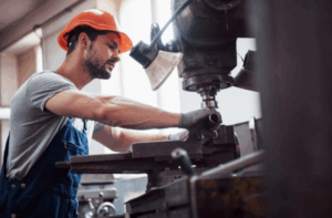В Волгоградской области больше всего не хватает токарей, пекарей и главврачей