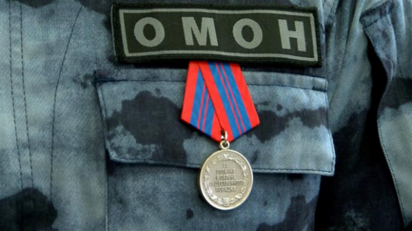 В Волгограде наградили медалью сотрудника ОМОН