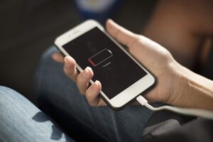 4 правила зарядки телефона, которые позволят ему работать дольше