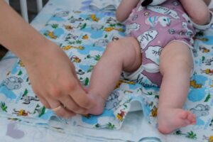 Неонатологи 5 больницы Волгограда выходили мальчика весом меньше килограмма