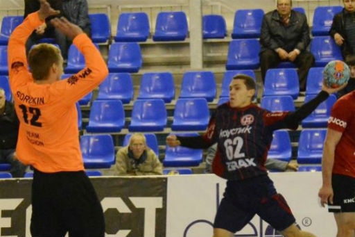 Волгоградский “Каустик” в упорной борьбе уступил “Пермским медведям”