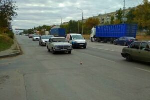 В Волгограде из-за мяча приостановили дорожное движение