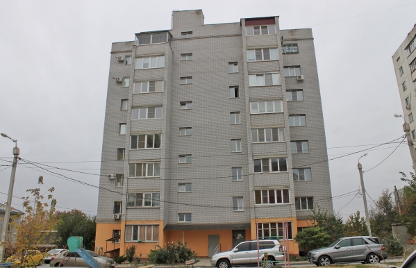 В Волгограде жильцы многоэтажки спят дома в куртках