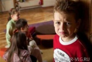 Волгоградская воспитательница разбила ребенку нос на глазах матери